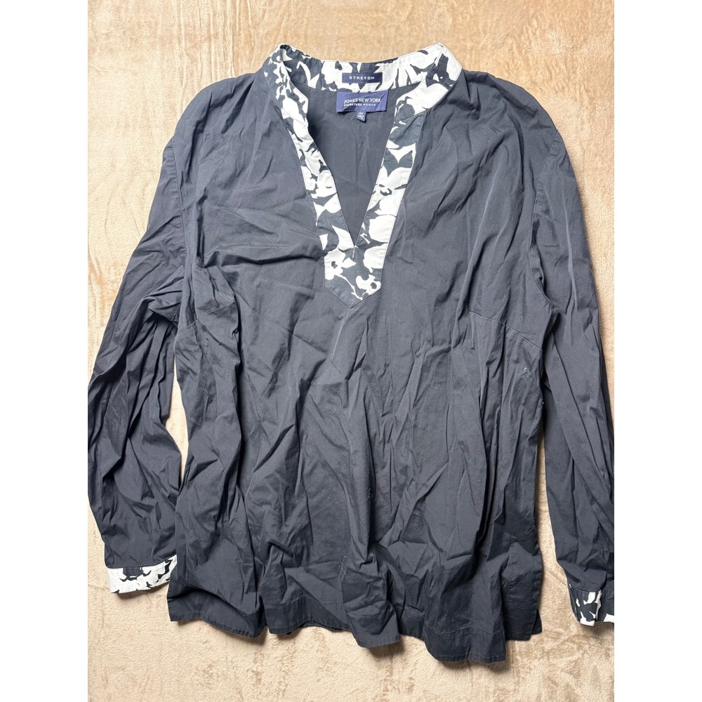 Jones New York Signature Woman Black Floral Trim Split Neck Blouse Plus Size 2X